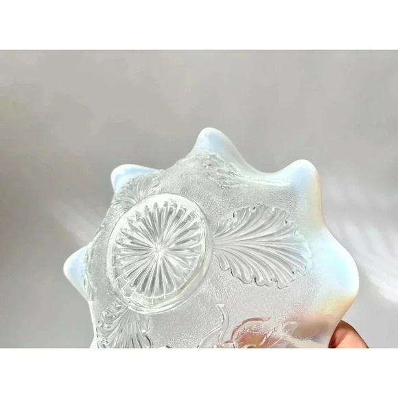 Vintage 1905 EAPG "Blossoms Palms" White Opalescent Glass Floral Bowl - 8" - Picture 4 of 10